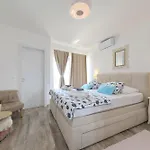 Azuro Villa *