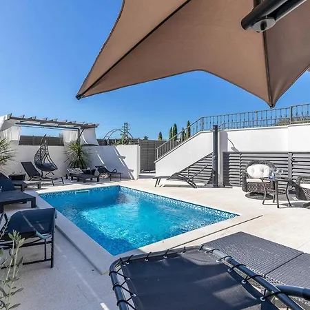 Azuro * Sveti Filip i Jakov