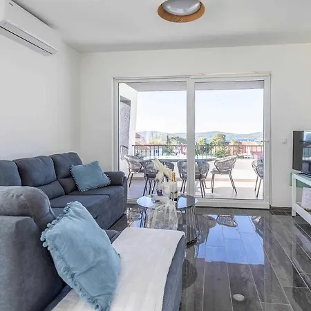 Azuro Sveti Filip i Jakov