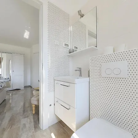 Azuro * Sveti Filip i Jakov