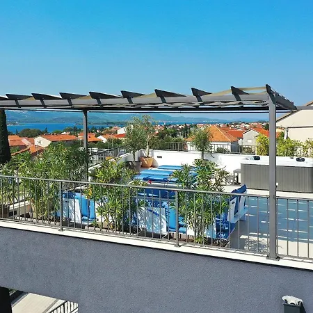 Azuro Sveti Filip i Jakov