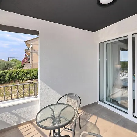 Azuro * Sveti Filip i Jakov