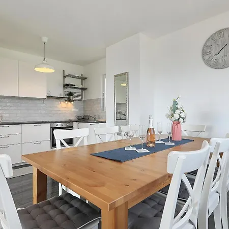 Azuro * Sveti Filip i Jakov