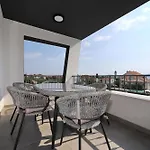 Azuro Villa