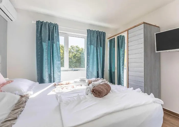 Azuro Sveti Filip i Jakov